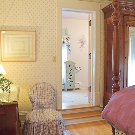 White Lace Inn Sturgeon Bay Room photo