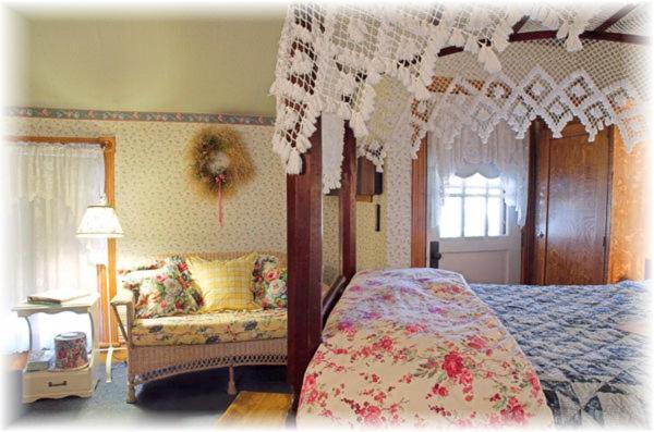 White Lace Inn Sturgeon Bay Room photo