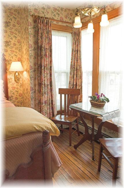 White Lace Inn Sturgeon Bay Room photo