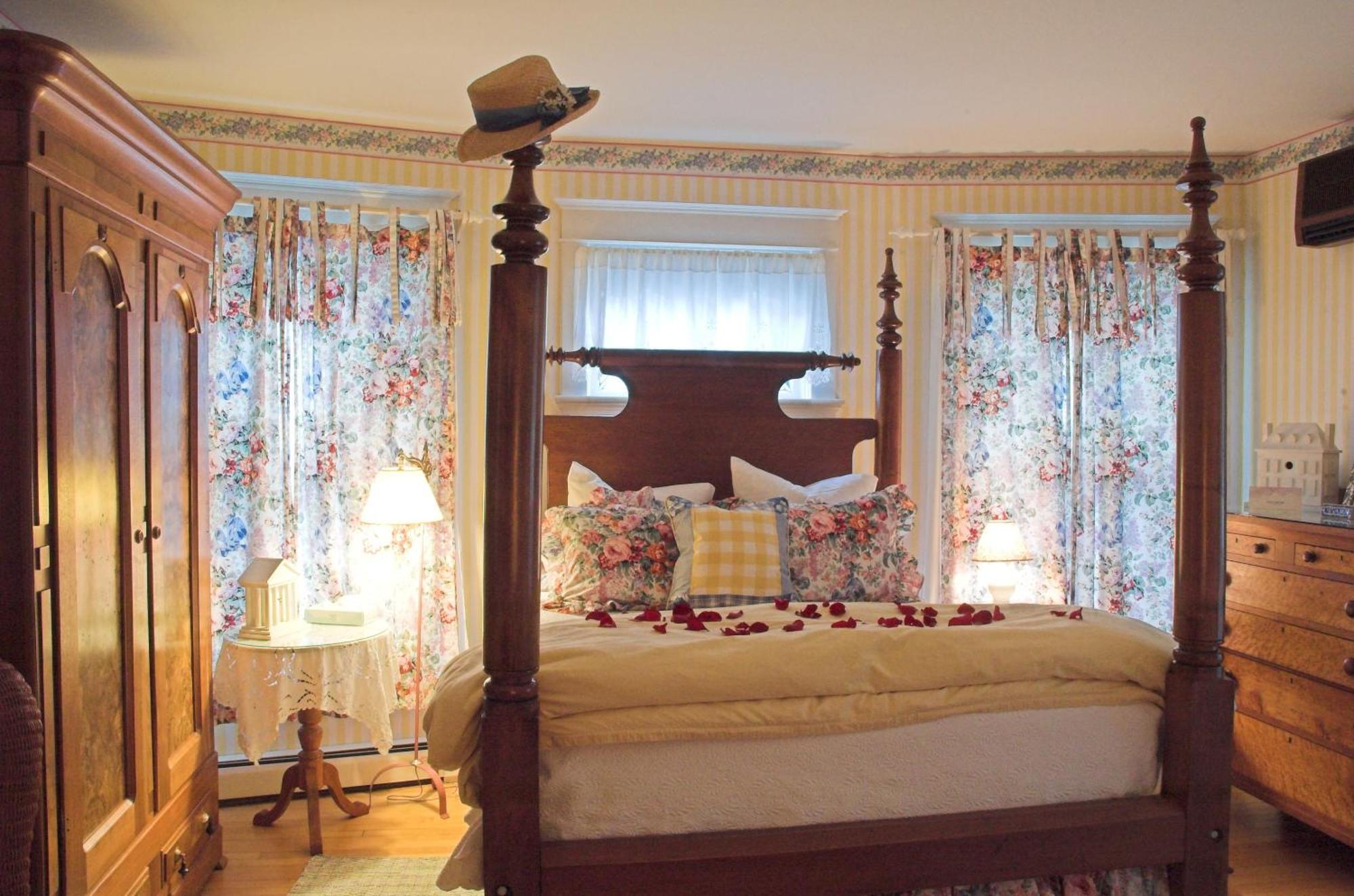 White Lace Inn Sturgeon Bay Room photo